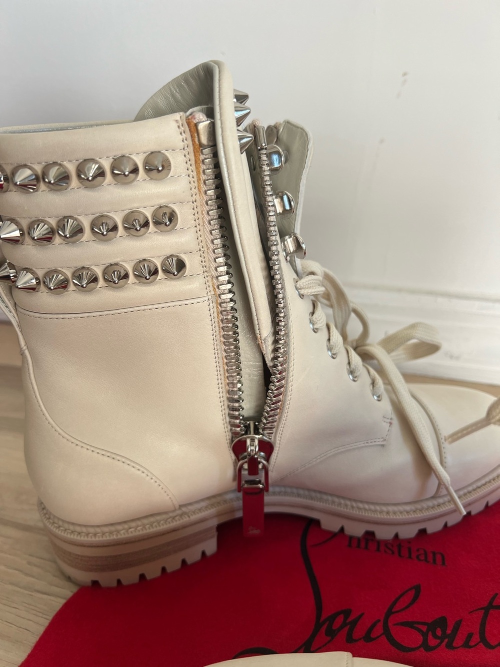 Christian Louboutin Cream Lace-Up Studded Combat Boots Size 38 100% Authentic - Picture 8 of 14